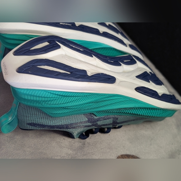 Women's Asics Superblast Size 7.5 - Picture 13 of 16